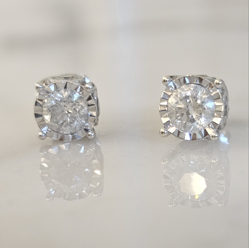 2 cttw natural diamond stud earrings